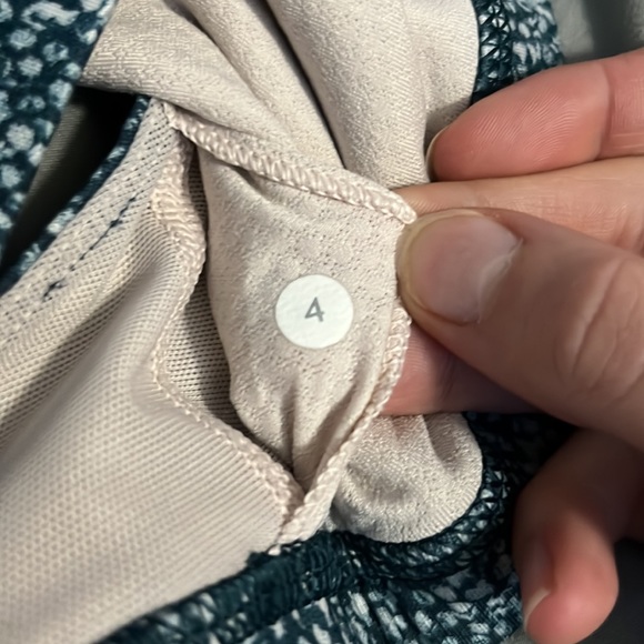 Lululemon tank - Picture 4 of 4